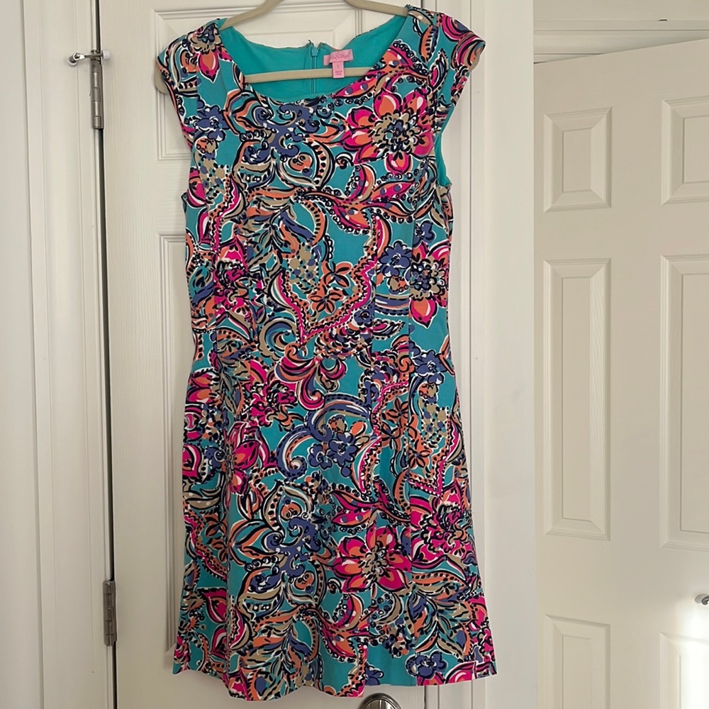 Lilly Pulitzer knee length/short floral print dress (stretchy!)! Like new!